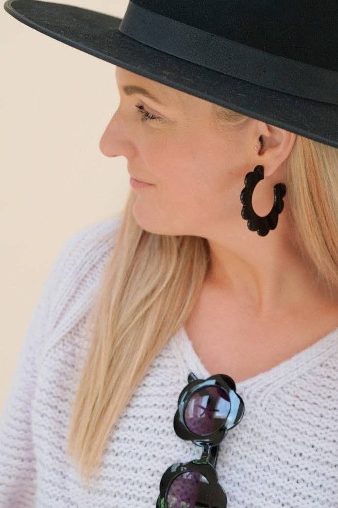 Margo Hoop - True Black