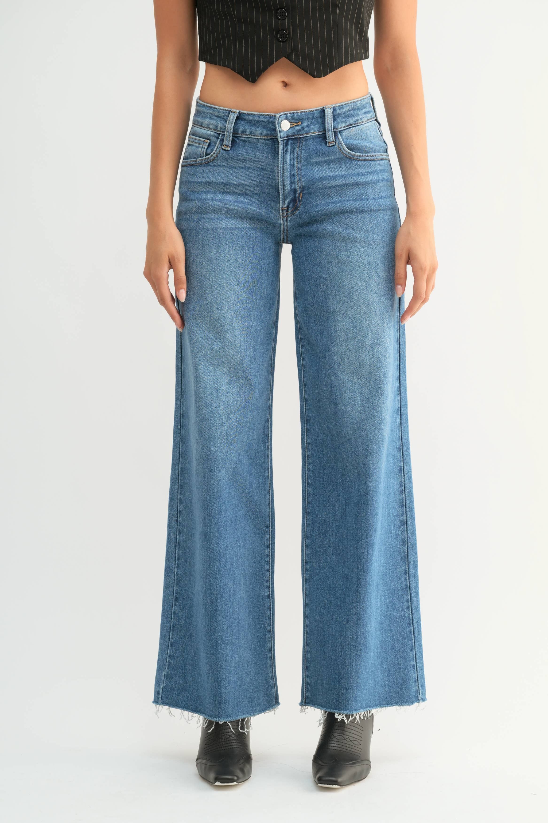 Relaxed Wide Leg Jean