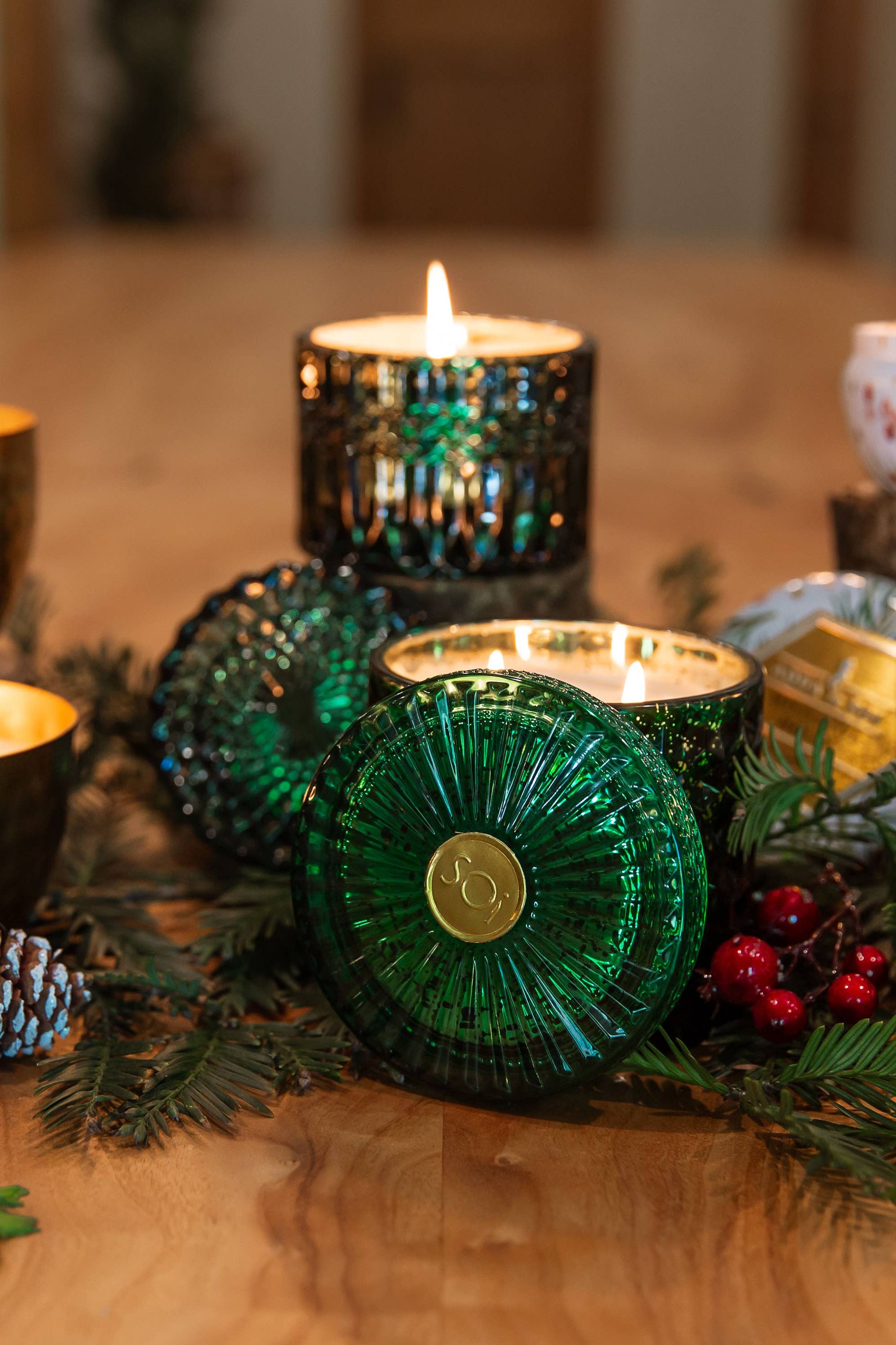 Mistletoe & Holly 15oz Shimmer Candle 2 wick