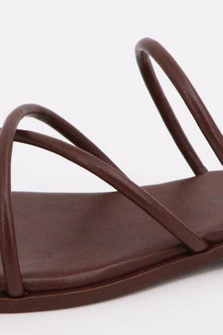 Bamboo HINT-91 Crisscross Strap Ring Toe Flat Beach Sandals