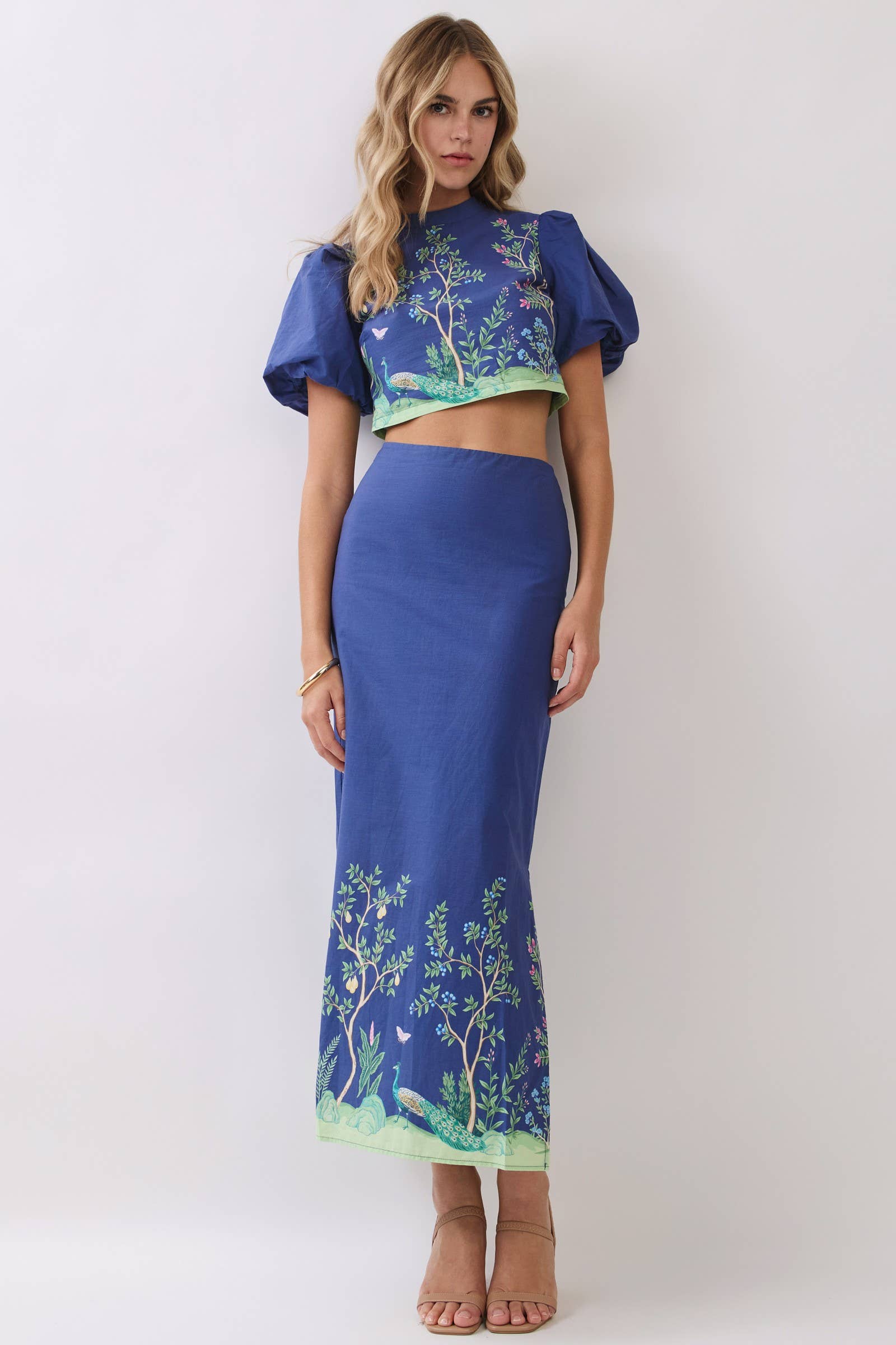 Vine and Vogue Blue Botanical Print Puff Sleeve Crop Top