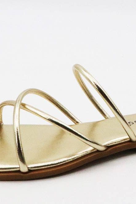 Bamboo HINT-91 Crisscross Strap Ring Toe Flat Beach Sandals