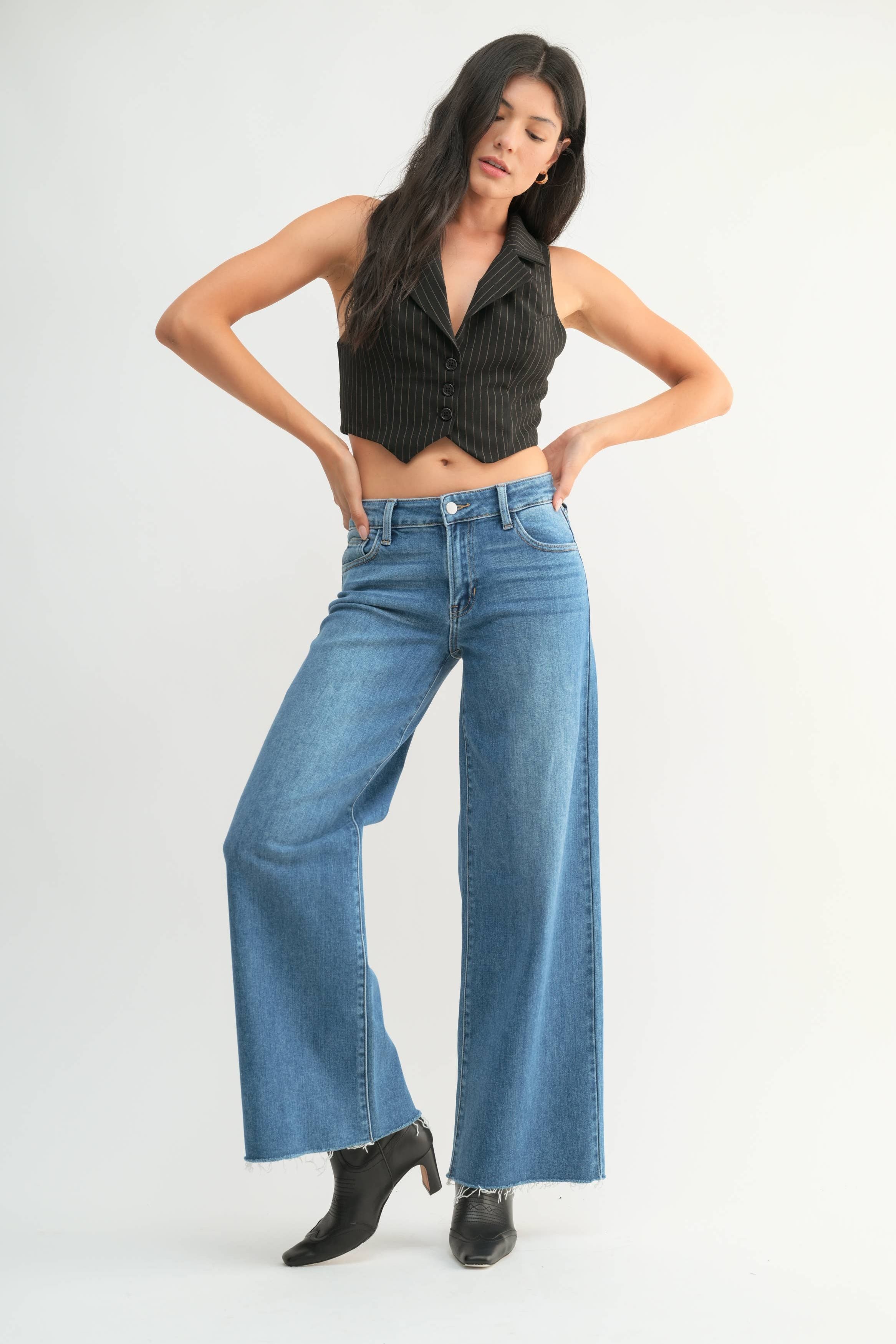 Relaxed Wide Leg Jean