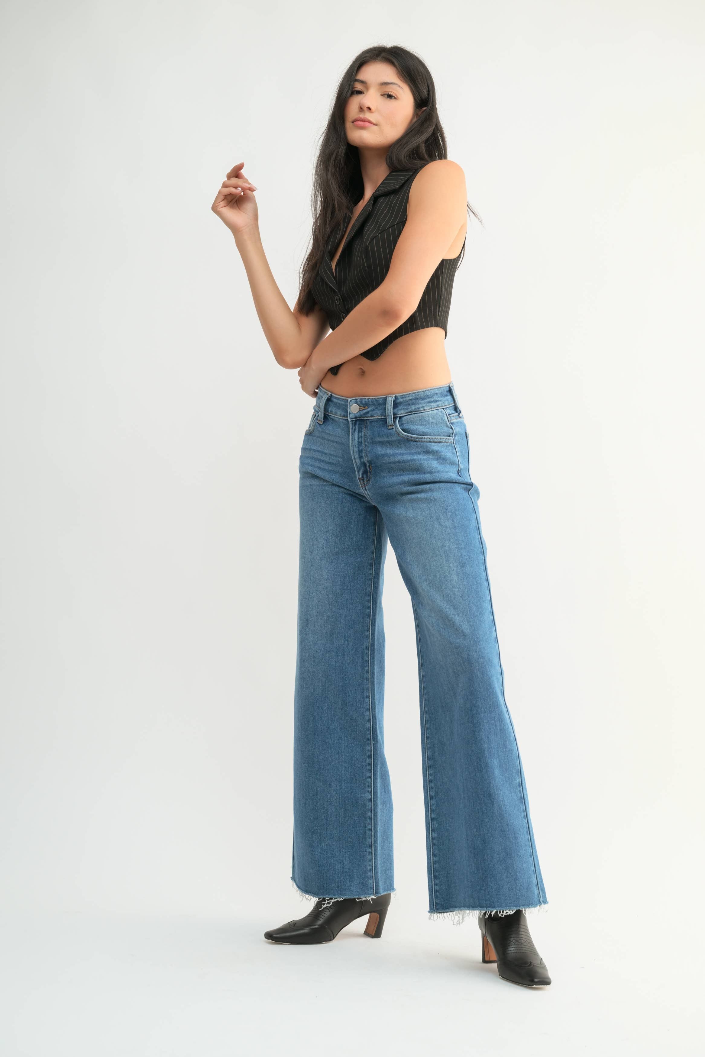 Relaxed Wide Leg Jean