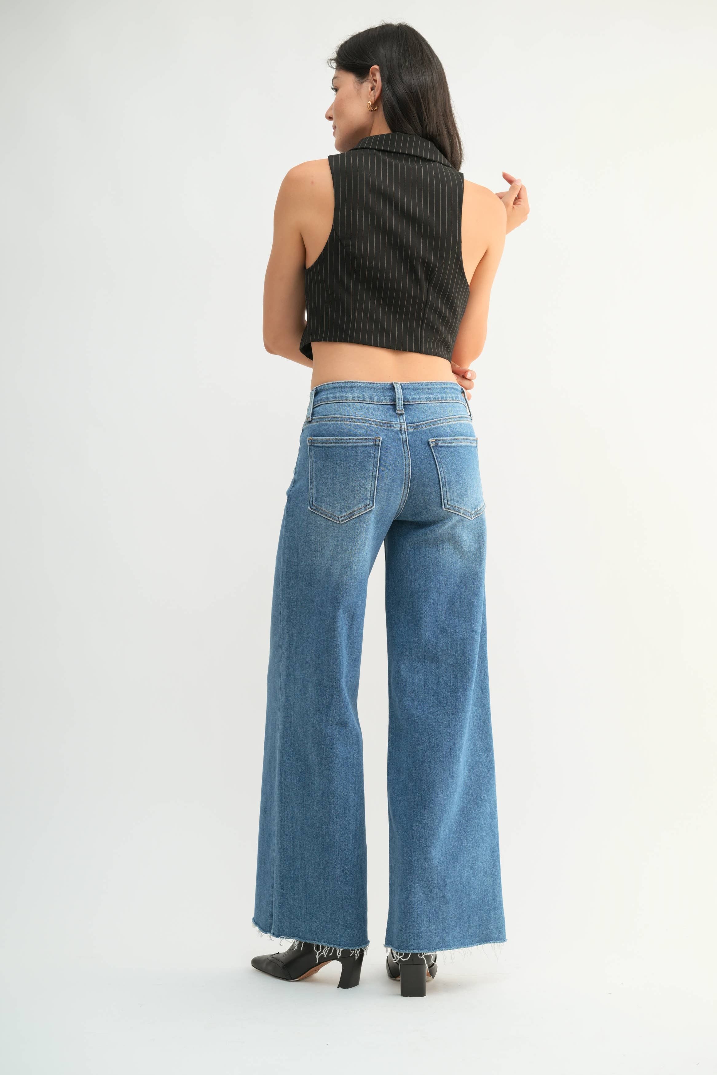 Relaxed Wide Leg Jean
