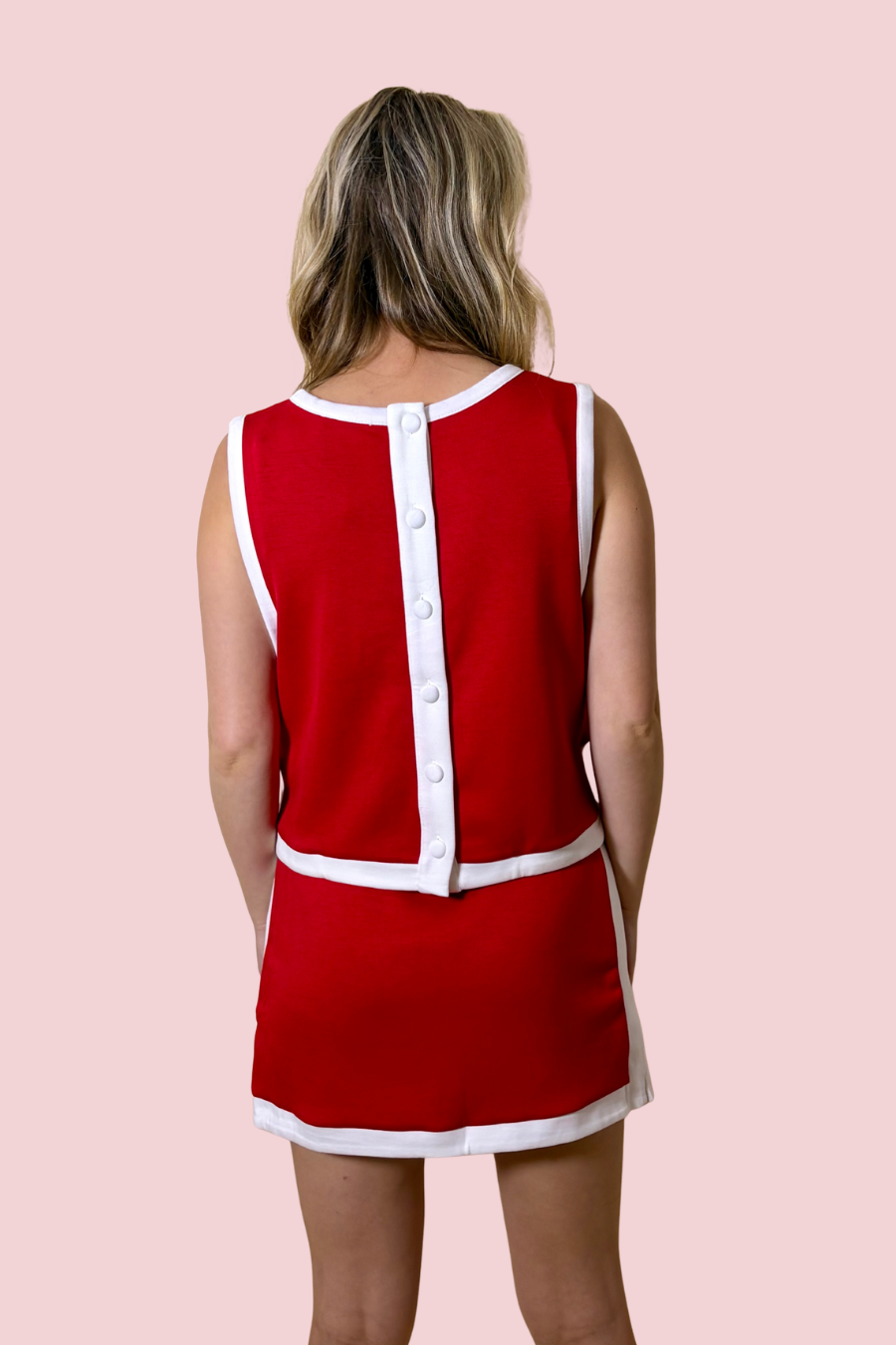 Court Side Sleeveless Contrast Trim Tank with Cropped Fit and Lightweight Fabric