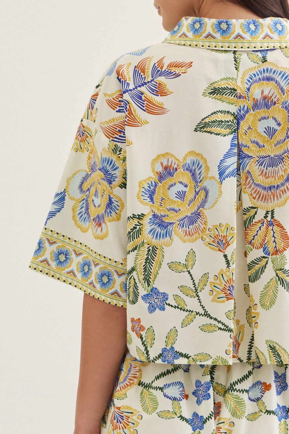 Pretty Little Escape Women’s Floral Print Resort Top with Collar Neckline